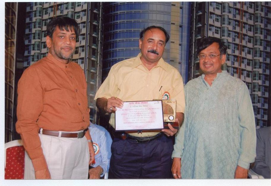 Award to VC.jpg